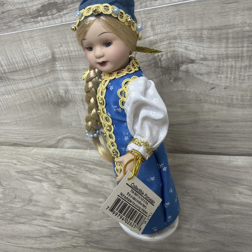 Show Stoppers Children of All Nations Russia Porcelain Doll R769 Original Box